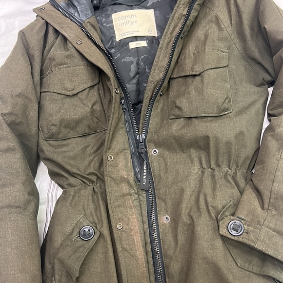 Aritzia Green Winter Jacket Size Small - Picture 4 of 6